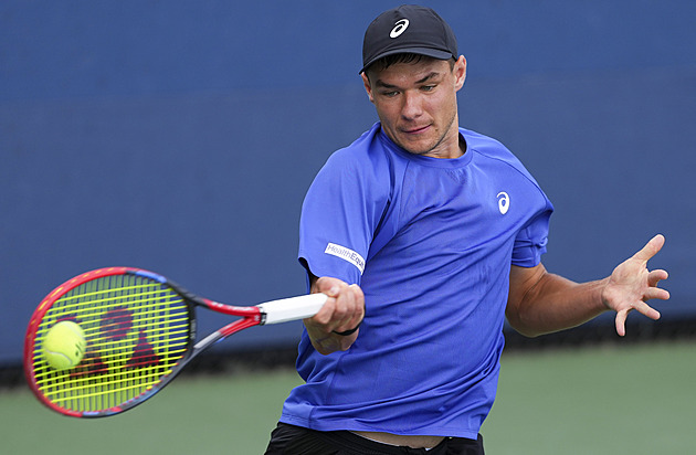 Tenista chtěl věnovat kšiltovku malému fanouškovi. Ukradl ji polský milionář