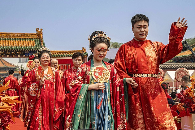 Závod o dražší dárek. Lásku v Číně řídí peníze, oslavují ji však několikrát do roka