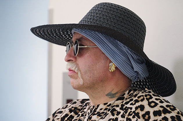 Německá extremistka po změně pohlaví nenastoupila do vězení, pátrá po ní policie