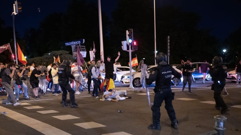 Vlna násilí ve Španělsku: Lidé se mstí migrantům za znásilnění 14leté dívky i zbití seniora