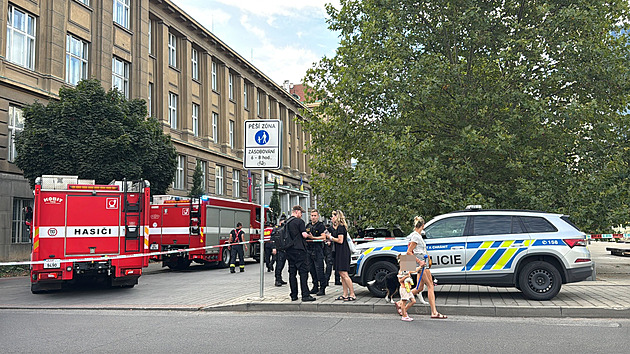 Policie s pyrotechnikem zasahovala na vysoké škole v Praze