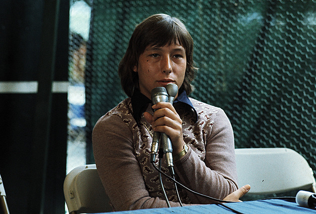 Nevracej se! nakazoval táta Navrátilové krátce před emigrací u Berounky