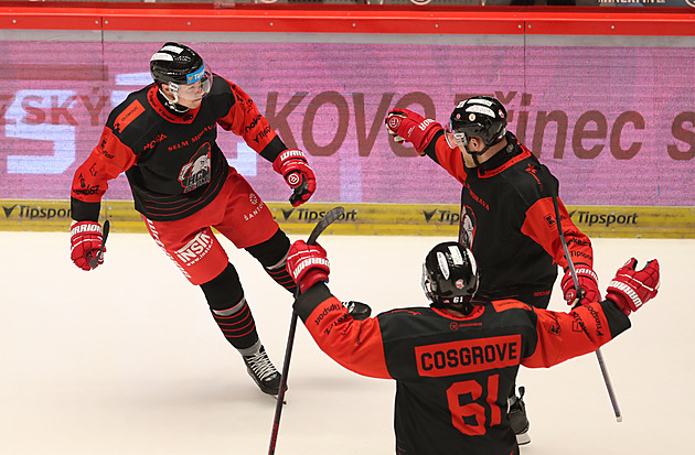 ONLINE: Pokračuje extraliga. Třinec srovnal s Olomoucí, Pardubice čeká Hradec