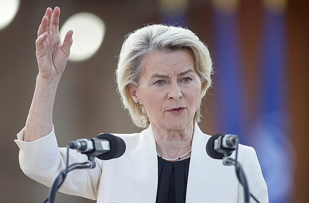 Boj o zákaz spalováků. Brusel tlaku automobilek nechce ustoupit