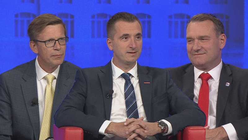 Placatá Země, „prdění“ mamutů a chlupaté deky. Politici v debatě o Green Dealu hýřili vtipem