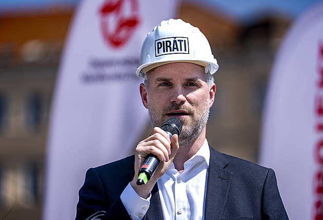 Hřib je odpovědný za pobírání odměn z městské firmy, tvrdí právní analýza