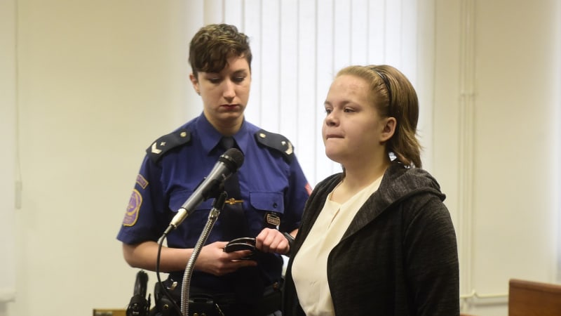 Ubodala exmilence a vraždu natáčela. Zrůdnost 18leté dívky ze Suchdola šokovala i kriminalisty