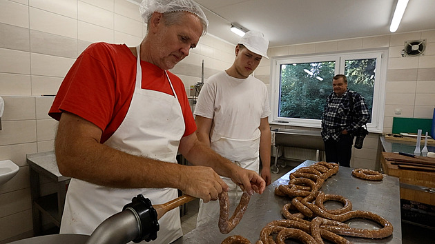 Připravili nejlepší dobrotu. Chebští uzenářští učni porazili i zkušené kolegy