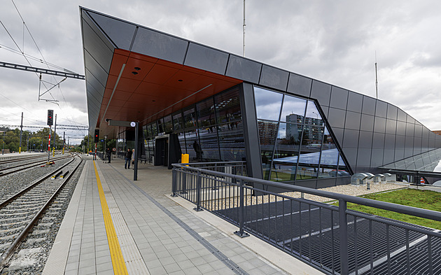 Brněnské Královo Pole má nové nádraží. Zatím bez obchodů, stavba ještě pokračuje
