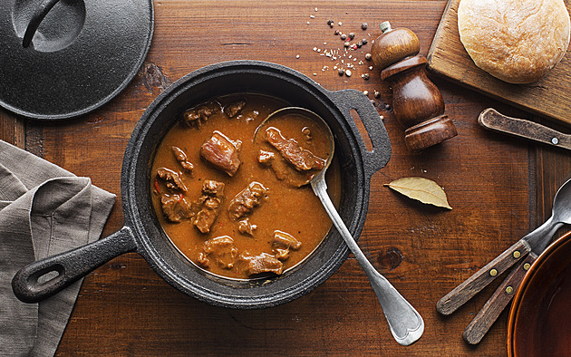 Guláš zdaleka nejen volební. Jak připravit klasiku, která nikdy neomrzí