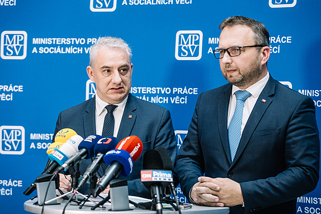 Vláda bude s odbory znovu jednat o růstu platů ve veřejném sektoru