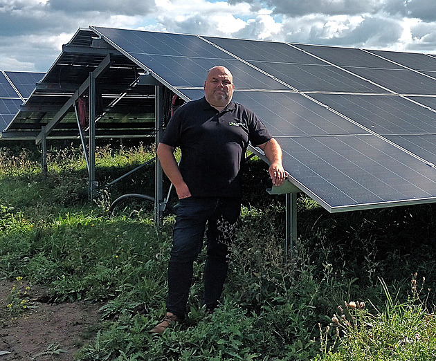 Bude největší a chytrá. Panely na jih nám nevyhovují, říká stavitel elektrárny
