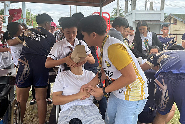 Filipíny zasáhlo další zemětřesení, má nejméně jednu oběť. Tsunami již nehrozí