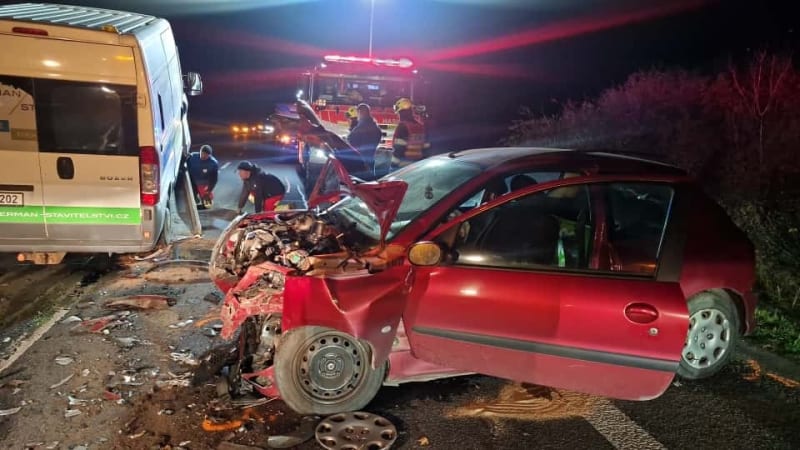 Zdrogovaná a opilá řidička na Plzeňsku vletěla do protijedoucí dodávky. Vezla osmiletou dívku