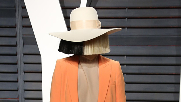 Exmanžel zpěvačky Sii chce měsíční výživné pět milionů. Zvykl si na luxus