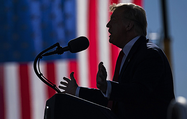 Britská BBC má problém. Vyšlo najevo, že před volbami zfalšovala Trumpův projev