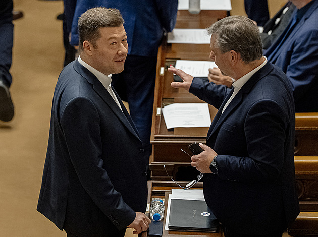 Okamura slíbil, že bude nestranný předseda. Bartošek mluvil o jeho přešlapech