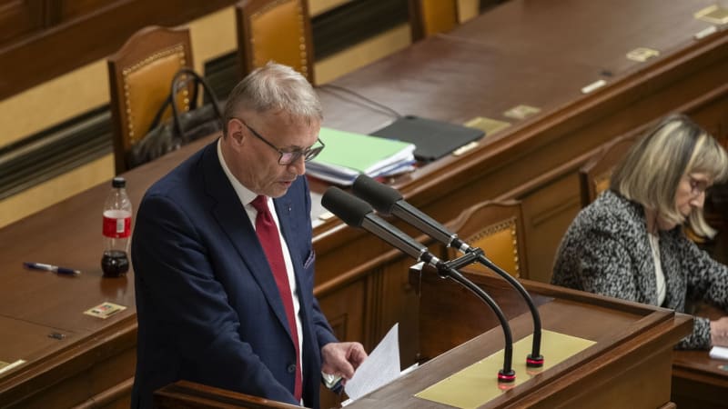 Alenka říkala, že mám obstruovat, parodoval Babiše ministr Dvořák. Okamuru označil za nácka