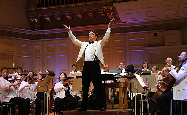 Zpátky do Varů. Variace přivezou premiéru režiséra Sorrentina i Českou filharmonii