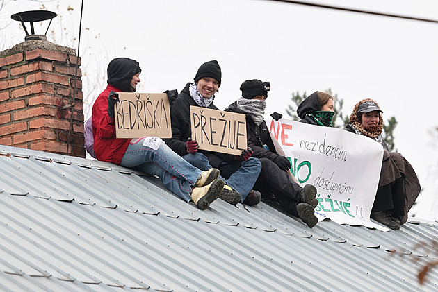 Boj o Bedřišku. Příznivci kolonie obsadili střechu. Zabraňme eskalaci, vyzval Pavel