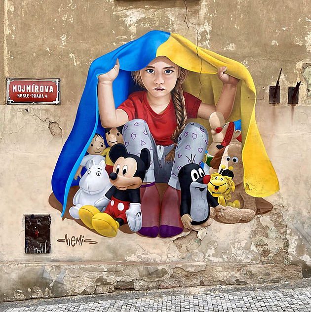 Místo ukrajinské holčičky terč sprejerů. Nuselská fasáda nevydržela dlouho čistá