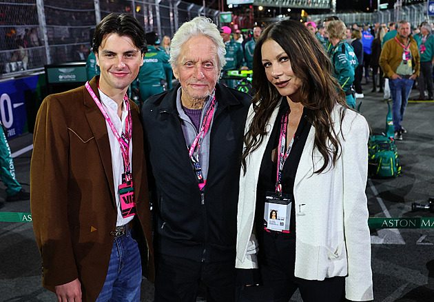 OBRAZEM: Modelky, sportovci, zpěváci. Jaké celebrity dorazily na formule ve Vegas