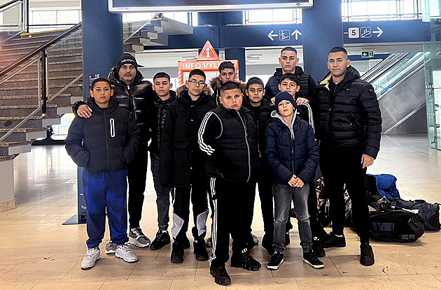 Ultras Baníku ve vlaku uráželi romské děti z Mongaguá, pomohli těžkooděnci