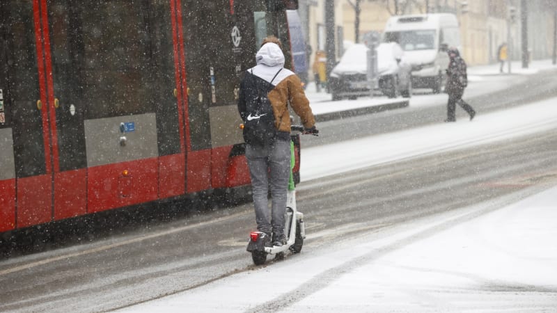 Praha pod sněhem a nadílka na Šumavě. MAPA ukazuje, kde během týdne napadne nejvíce