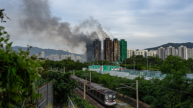 Lidé neměli šanci utéct, jak se oheň mohl šířit tak rychle? Hongkong hledá viníky