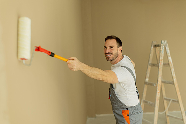 Byt nesmíme vymalovat, majitelka chce vše hradit z kauce. Má na to právo?