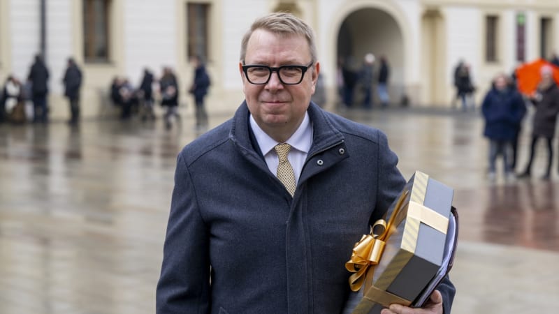 Pavel by superdávku měnil až na základě dat, řekl Juchelka. Prezidentovi daroval bibli