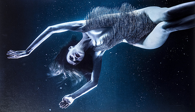 Dražba kalendáře Pirelli vynesla 255 tisíc korun. Pomohou onkologickým pacientům