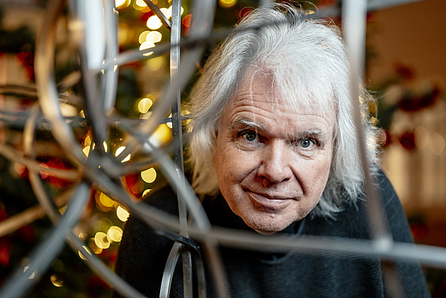 Byl jsem masovým vrahem, geniálním malířem i prostitutkou, hlásí spisovatel Fíla