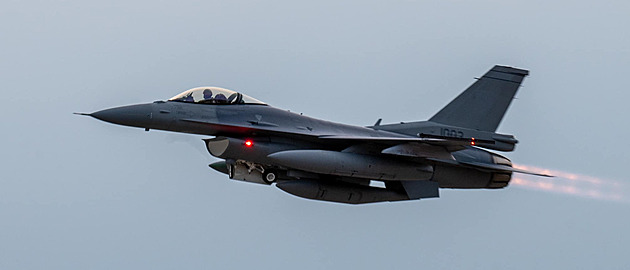 Slovensko kvůli počasí zrušilo plánovaný přílet tří nových stíhaček F-16