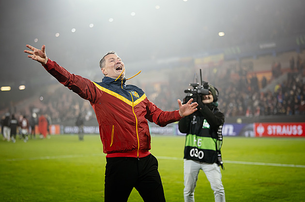 Na Vánoce se těším, uvidím vnoučata, řekl Priske. Reagoval i na Rosického výroky