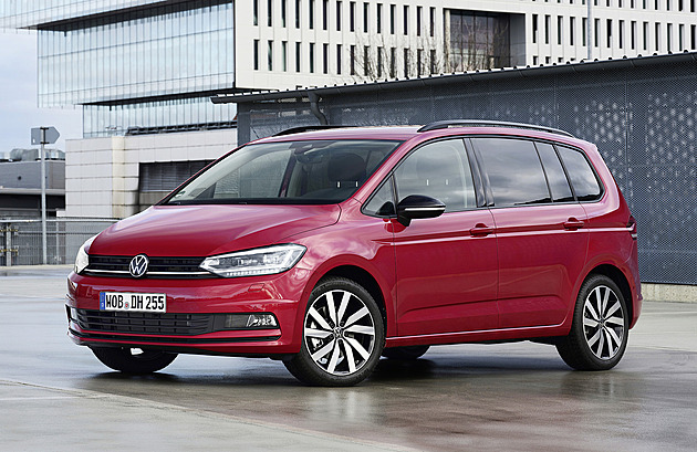 Volkswagen Touran z bazaru berte s benziňákem. Je to skvělé auto pro rodinu