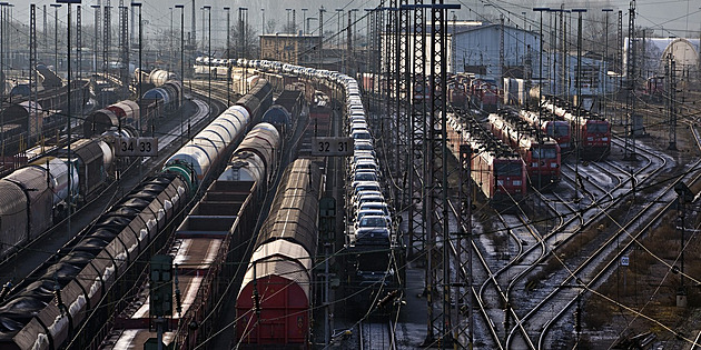 Skřípění brzd na německé dráze. DB Cargo ruší polovinu míst, propustí tisíce lidí