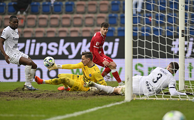 Slovácko - Pardubice 2:0, důležité body v boji o záchranu, poprvé pálil Suchan