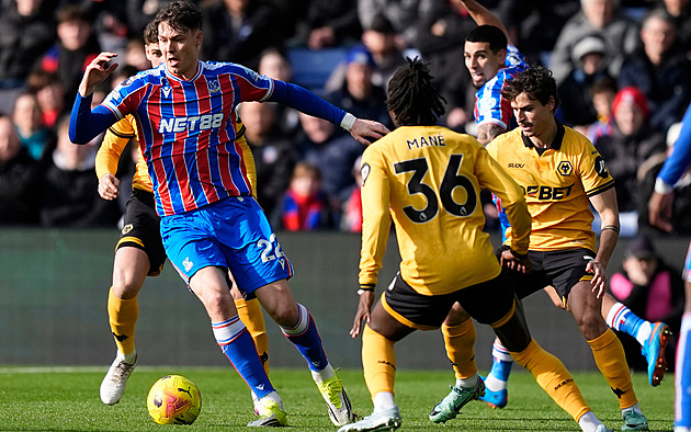 ONLINE: Arsenal hraje na Tottenhamu, Krejčí byl vyloučen a jeho tým prohrál