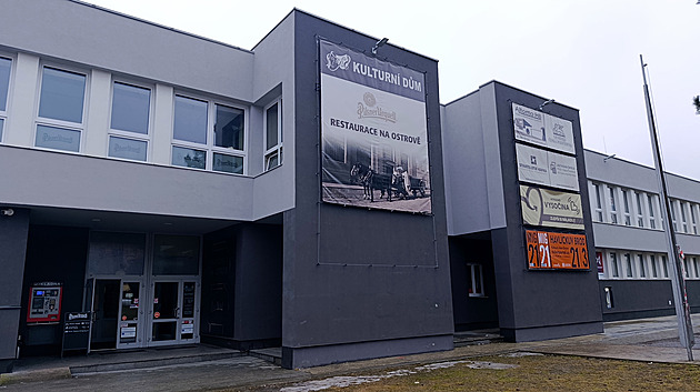 Za ještě víc peněz, ale celý. Brod má opět na stole koupi kulturního domu