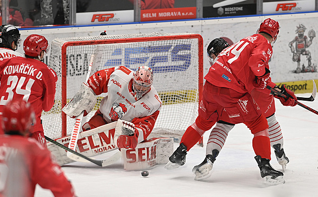 ONLINE: Třinec v předkole hostí Olomouc, do akce se chystají Kometa i Sparta