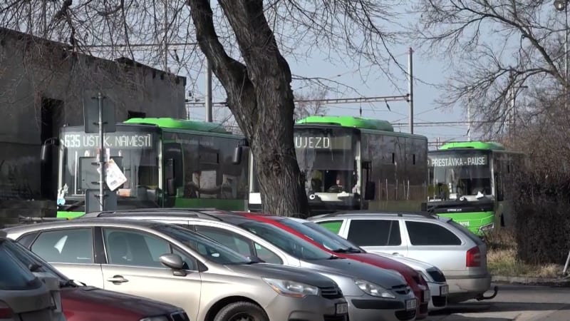 Seniorka si odskočila za autobus, řidič ji při couvání přejel. Litoměřický soud mu udělil trest