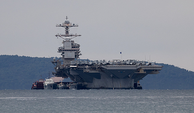 Z Íránu pro matrace do Splitu. Na největší americké letadlovce je třeba řada oprav