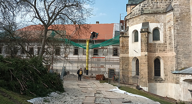 Díla z kostelů raději odvezli kvůli zlodějům, vystaví je v opraveném klášteře