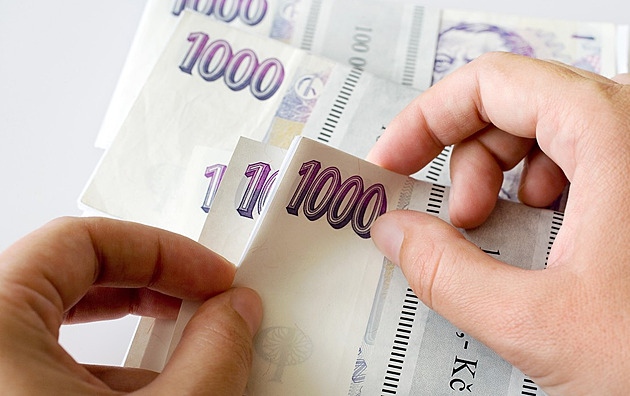 Inflace v březnu zrychlila, promítá se do ní už dražší benzin a nafta