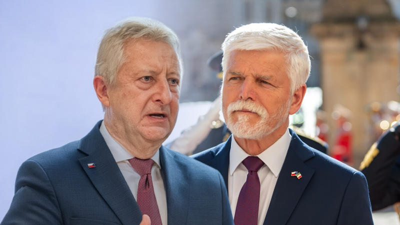 Eskalace války Hradu s vládou? Ministerstvo zakázalo zveřejnit armádní rozhovor s Pavlem