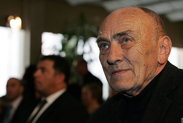 Chtěl hrát, ale nesměl. Ladislav Lakomý si svobodu vybojoval nečekaným trikem