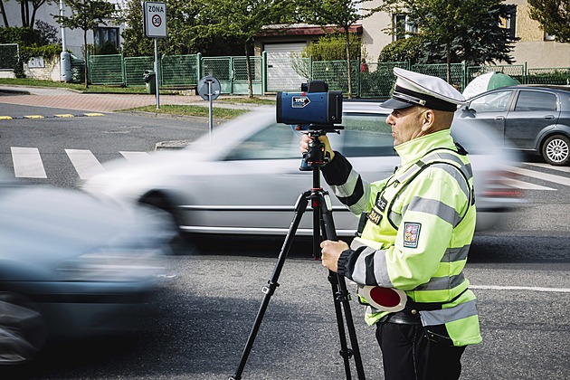 Nohu z plynu! Dnes jsou radary na každm rohu, policie rozjela Speed Marathon