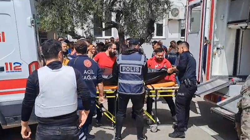 Další střelba v Turecku: Čtyři mrtví ve škole. Lidé skákali z oken, útočil syn expolicisty