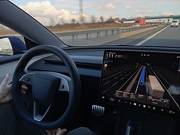 Tesla přesvědčila nizozemské úřady, samořídící auta mohou do provozu